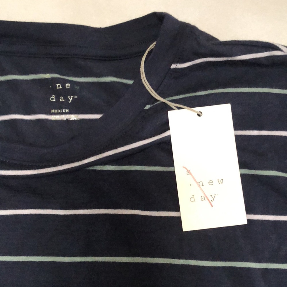 NWT Long Sleeve WOMANS Top - Picture 2 of 8